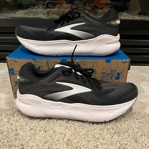 Brooks Women’s Running Shoes Brand New. Size 9. Medium. 1204471B095 Black No Box